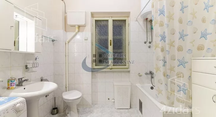 Četvoroiposoban stan | 4zida