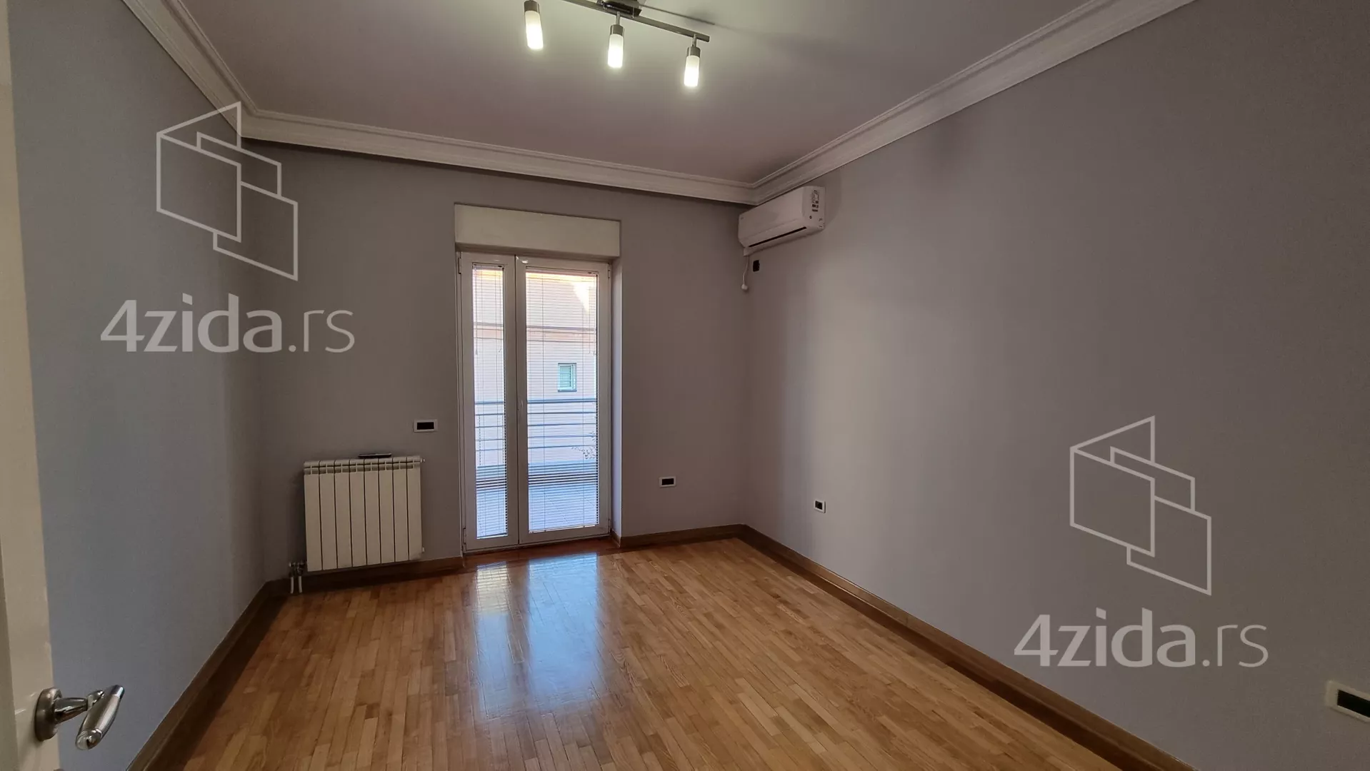 Šestoiposoban stan | 4zida