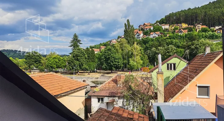 Četvoroiposoban stan | 4zida