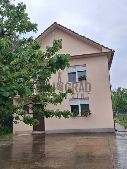 Pere Radinovića | 4zida.rs