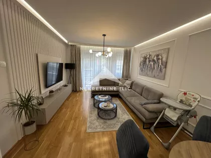 Mala Amerika | 4zida.rs