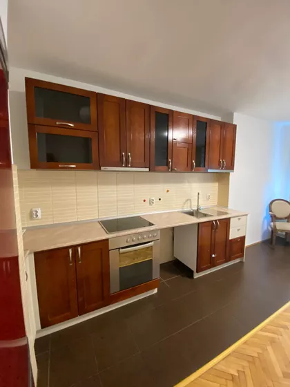 Pravni fakultet - Vračar | 4zida.rs