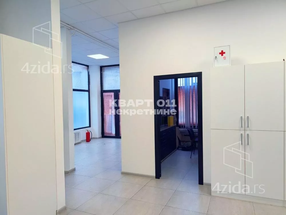 Poslovna zgrada | 4zida