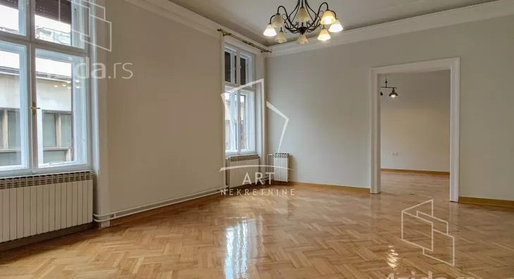 Šestoiposoban stan | 4zida