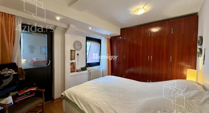 Četvoroiposoban stan | 4zida