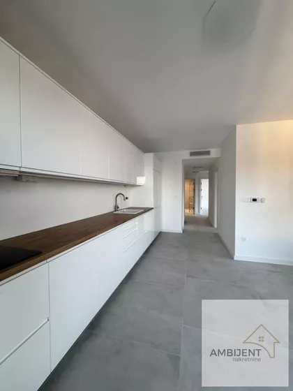 Stari Banovci | 4zida.rs