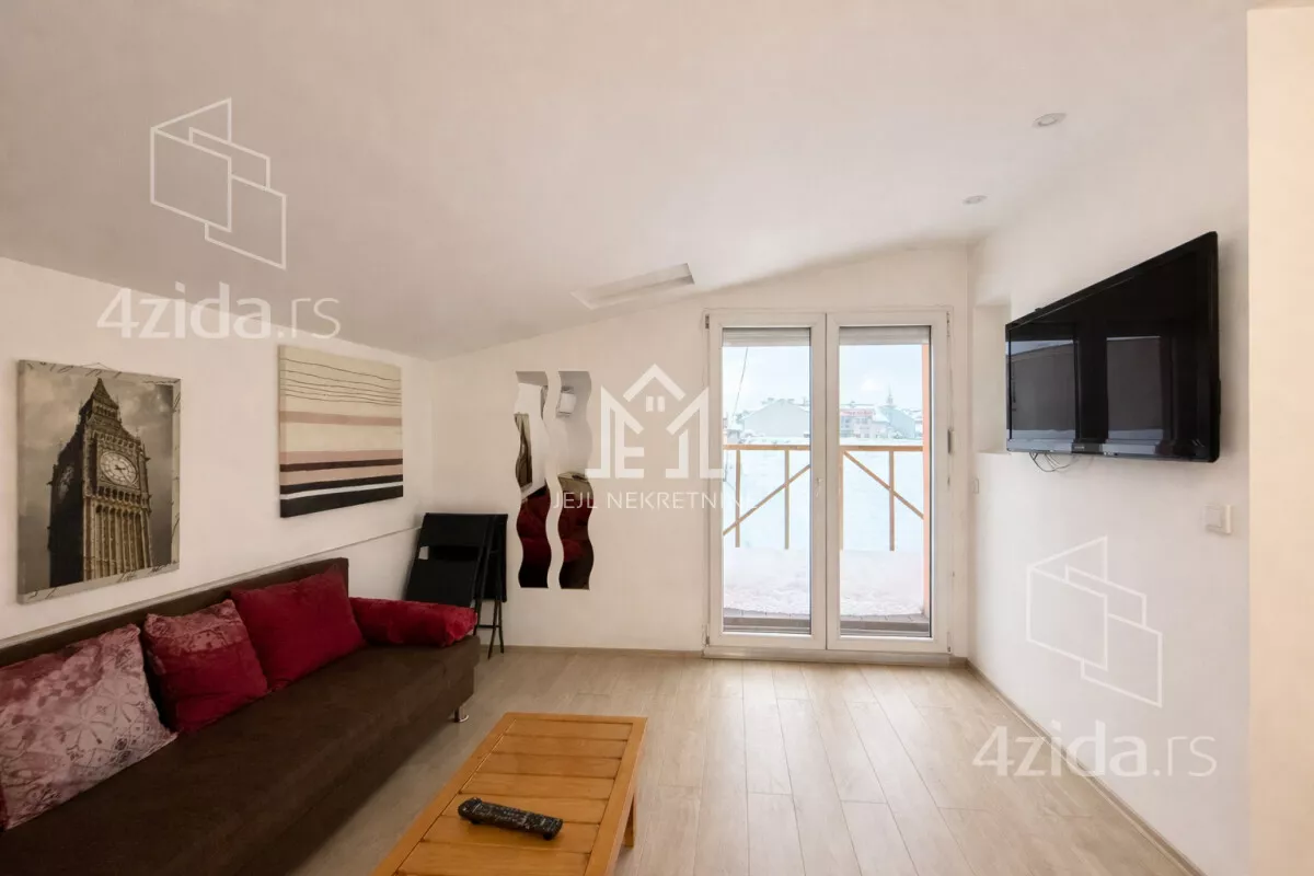 Petosoban stan | 4zida