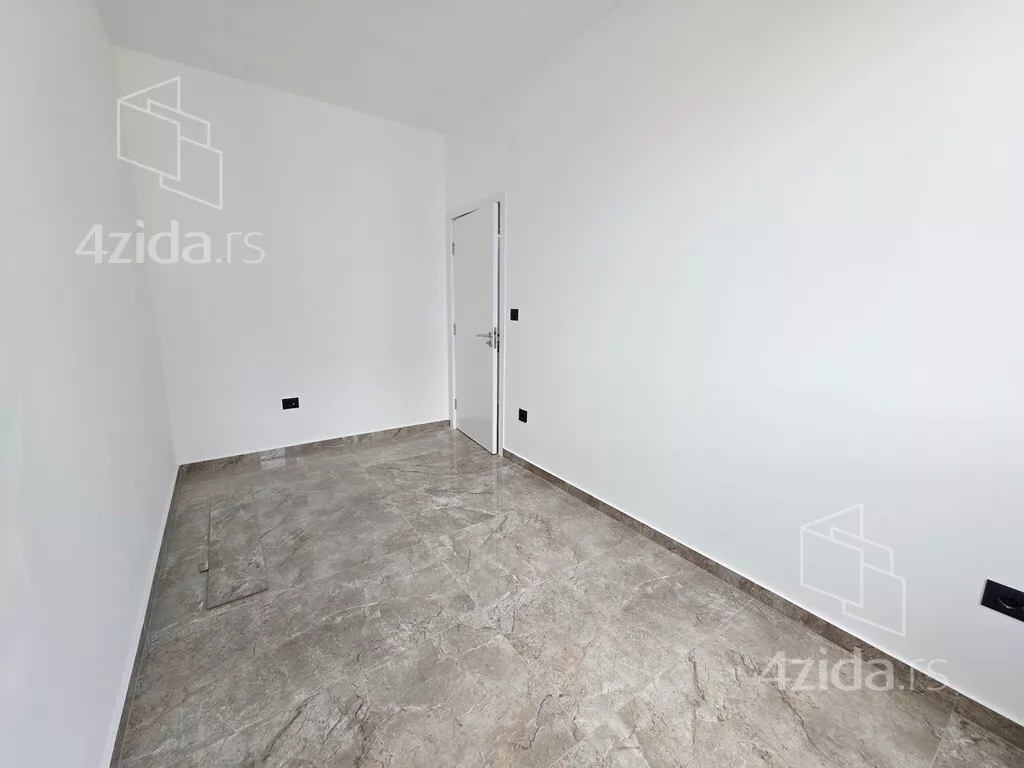 Četvoroiposoban stan | 4zida