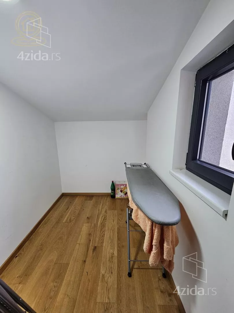 Šestosoban stan | 4zida