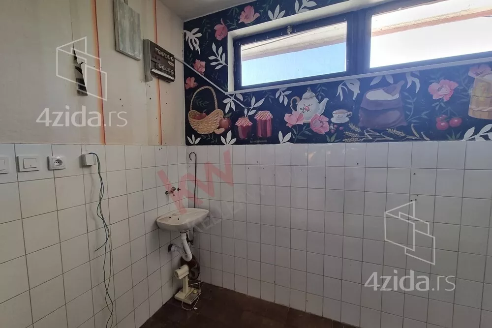 Lokal | 4zida