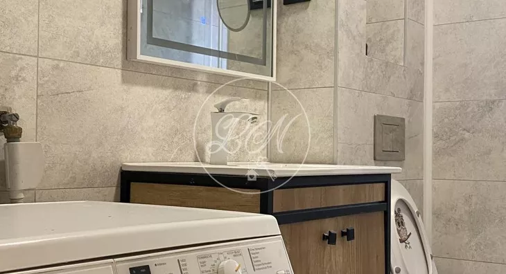 Šestoiposoban stan | 4zida