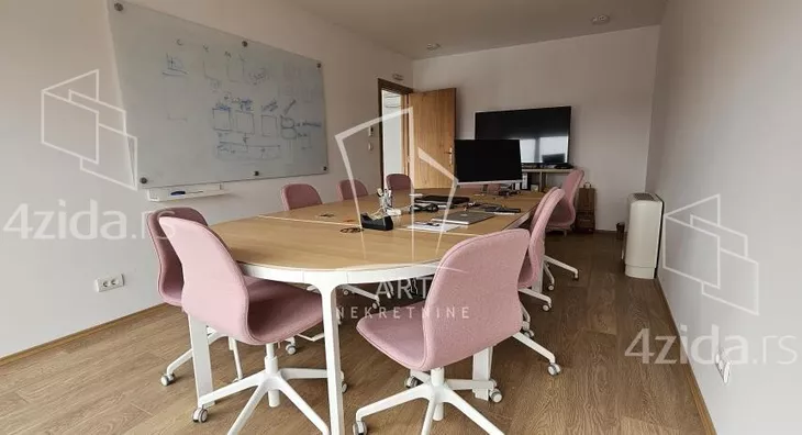 Poslovna zgrada | 4zida