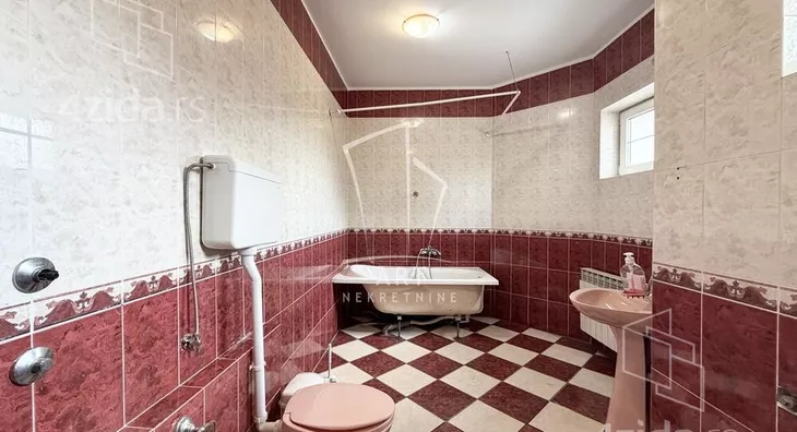 Poslovna zgrada | 4zida