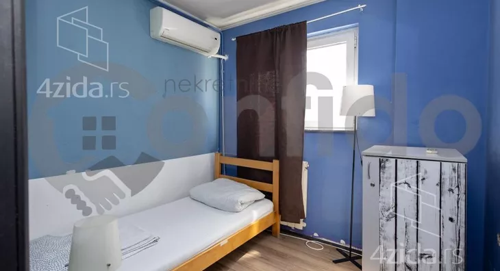 Šestoiposoban stan | 4zida