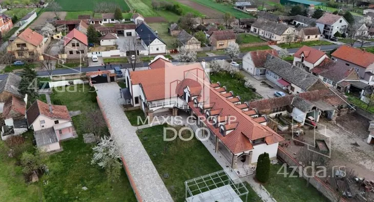 Šestoiposoban stan | 4zida