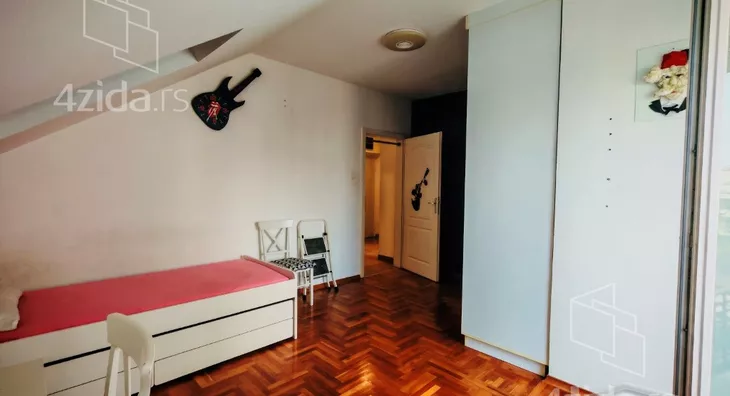 Petosoban stan | 4zida