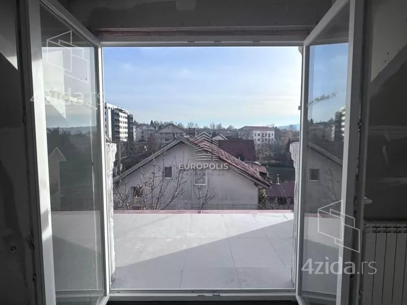 Troiposoban stan | 4zida