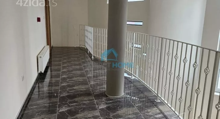 Poslovna zgrada | 4zida