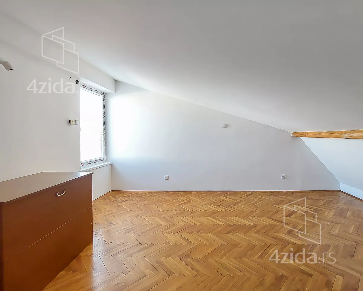 Šestosoban stan | 4zida