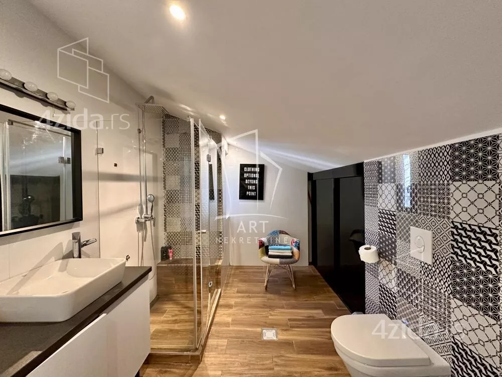 Šestosoban stan | 4zida