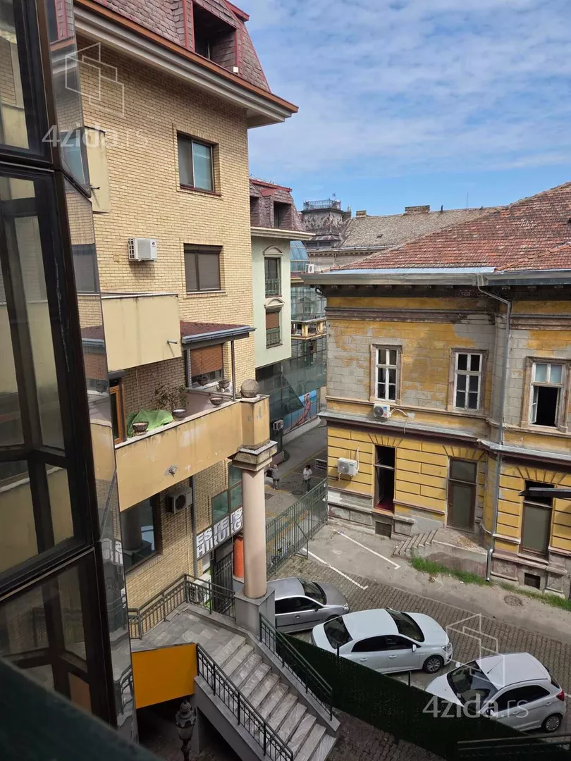 Šestosoban stan | 4zida