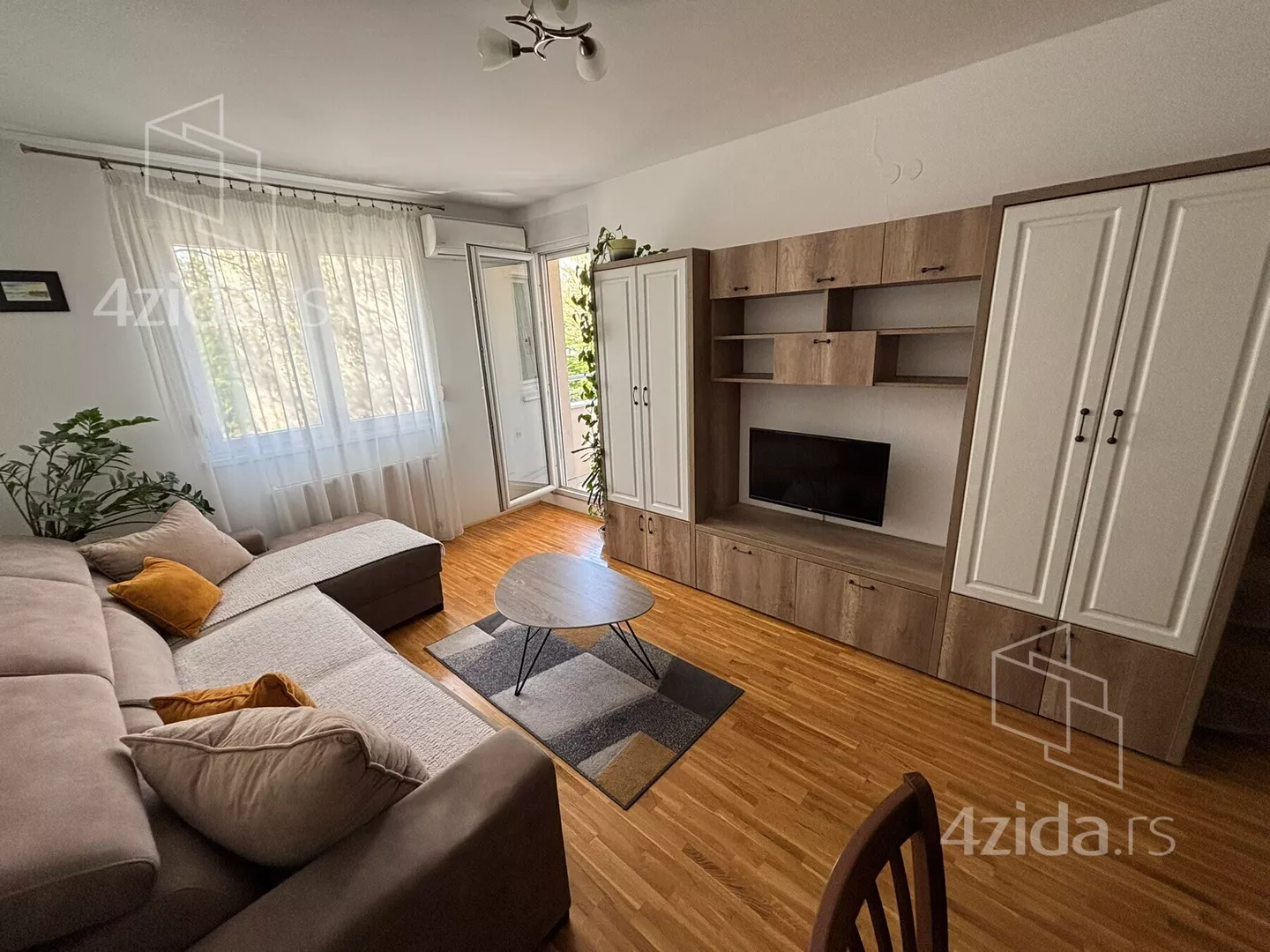 Jednoiposoban stan | 4zida