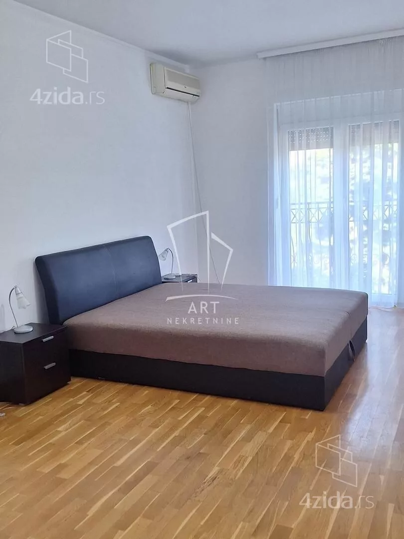 Šestosoban stan | 4zida