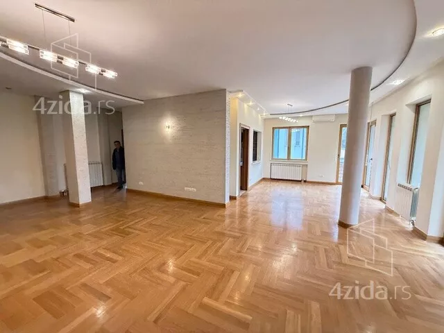 Šestosoban stan | 4zida