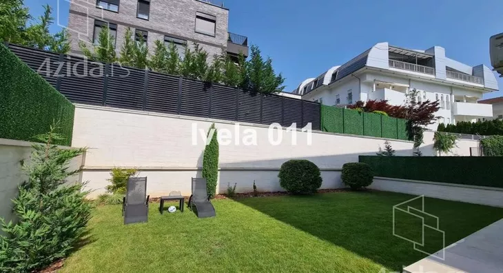 Šestosoban stan | 4zida