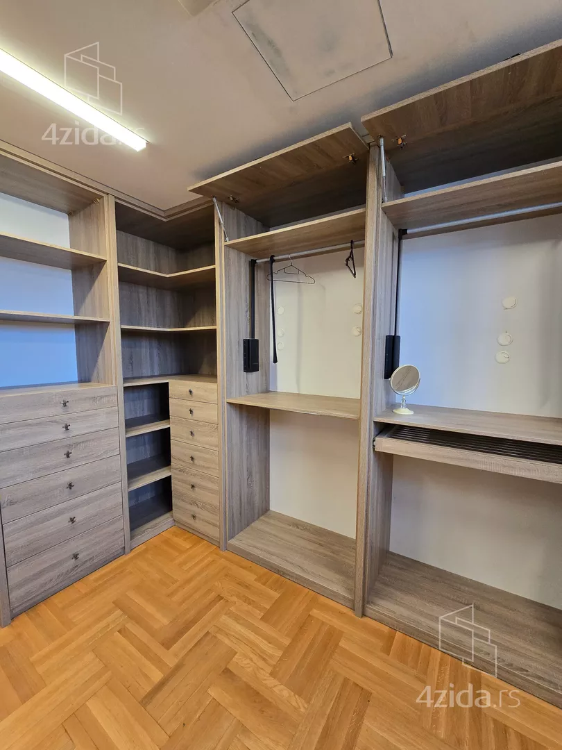 Šestosoban stan | 4zida