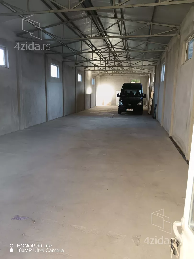 Poslovni prostor · 200 m² · Čačak