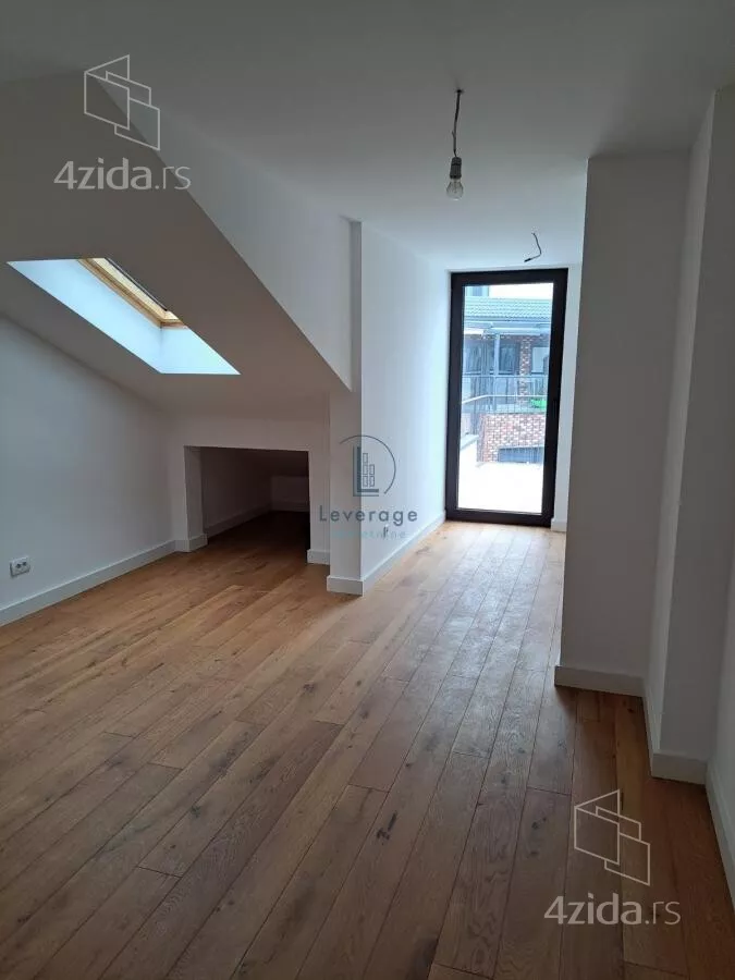 Petosoban stan | 4zida