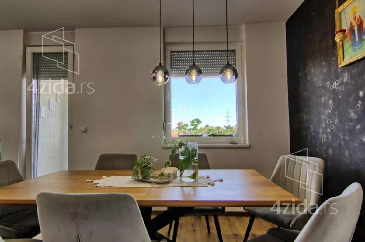 Četvoroiposoban stan | 4zida