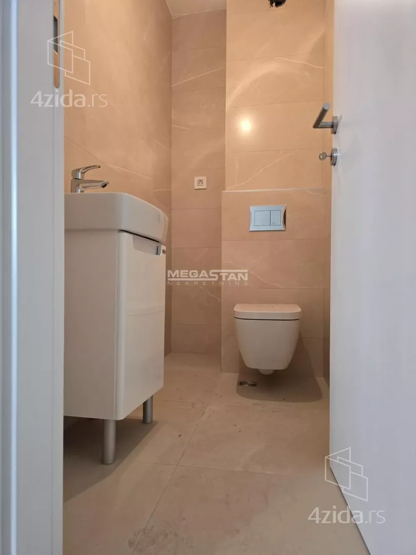 Četvoroiposoban stan | 4zida