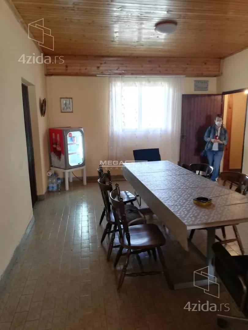 Poslovna zgrada | 4zida