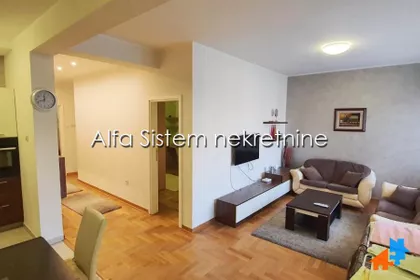 Vukov Spomenik | 4zida.rs