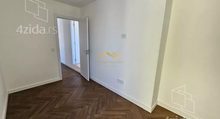 Četvoroiposoban stan | 4zida