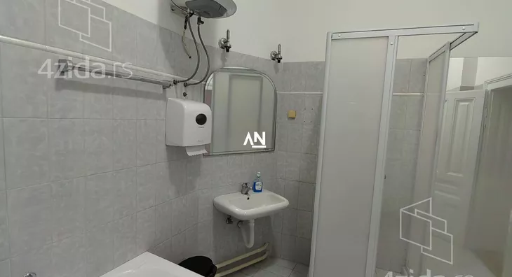 Šestoiposoban stan | 4zida