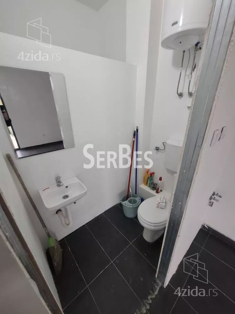 Poslovna zgrada | 4zida