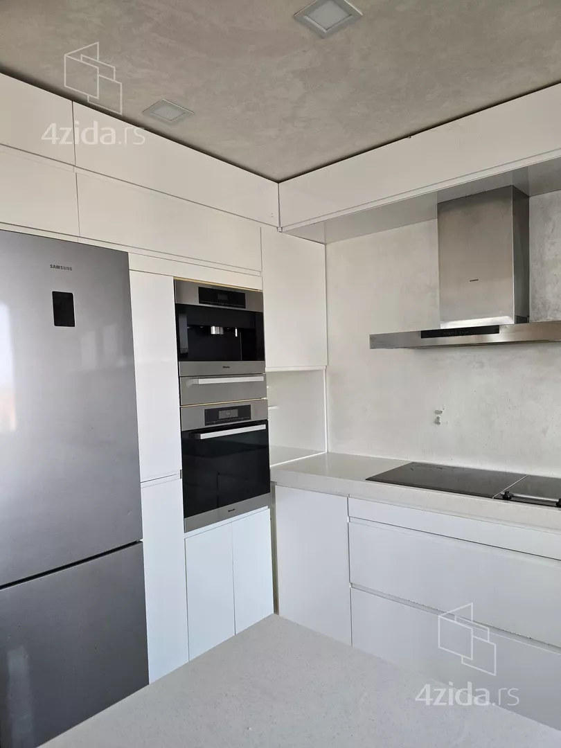 Šestosoban stan | 4zida