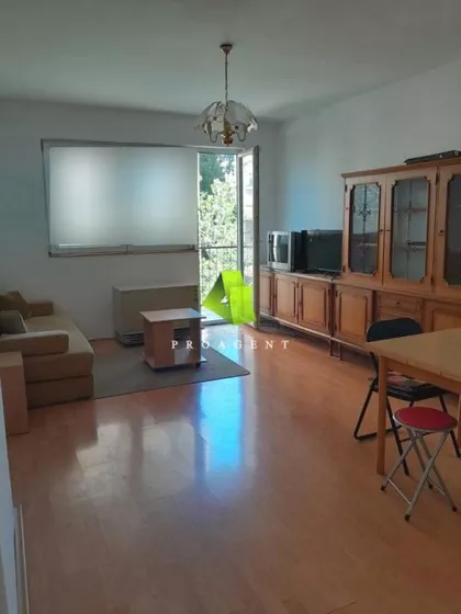 Crveni Pevac | 4zida.rs