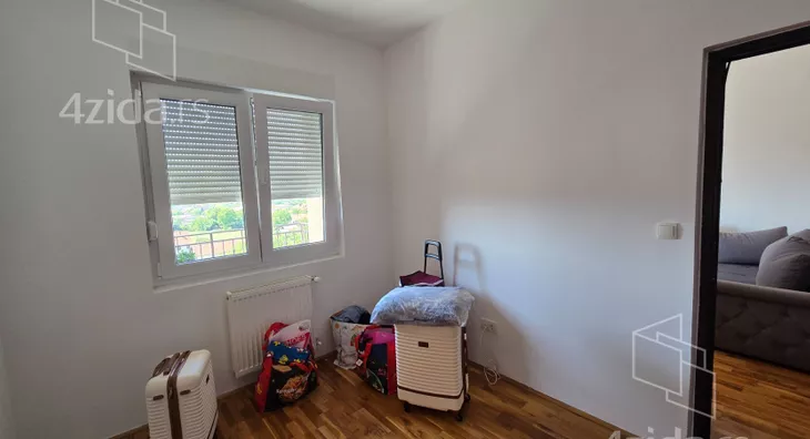 Četvoroiposoban stan | 4zida