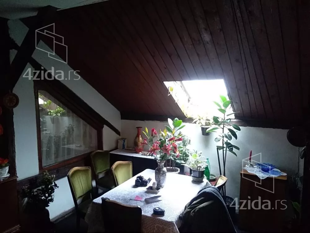 Troiposoban stan | 4zida