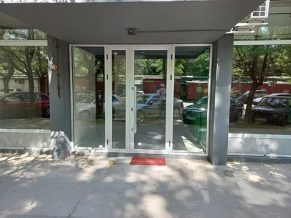 Trg Jakaba I Komora 12 | 4zida.rs