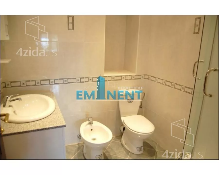 Sedmosoban stan | 4zida