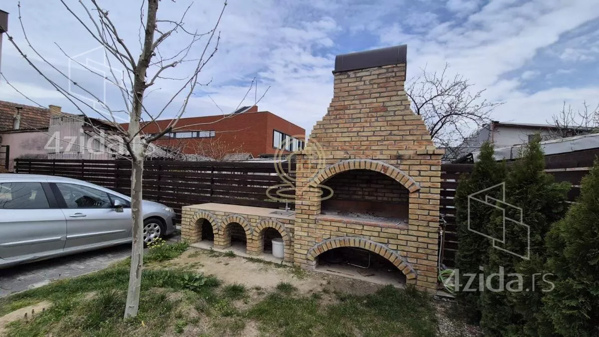 Poslovna zgrada | 4zida