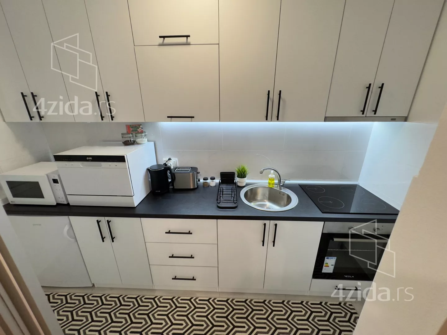 Troiposoban stan | 4zida