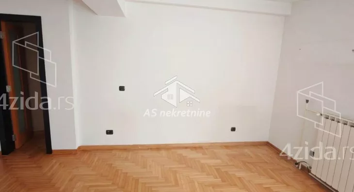 Šestosoban stan | 4zida