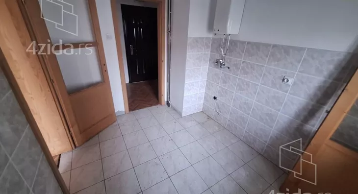 Četvoroiposoban stan | 4zida