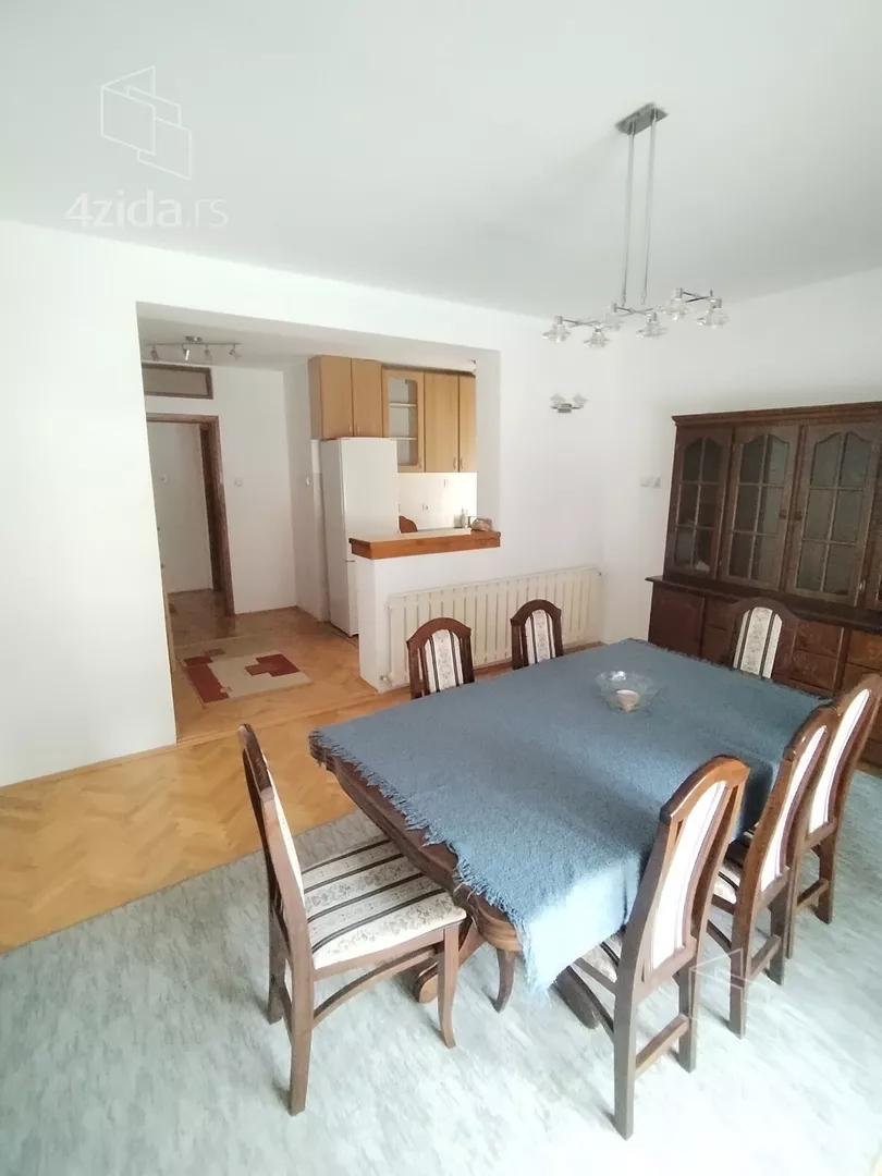 Troiposoban stan | 4zida